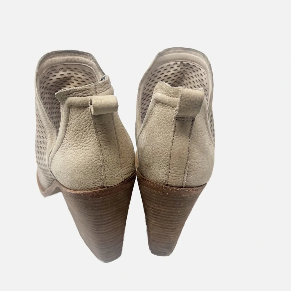 Vince Camuto vince camuto